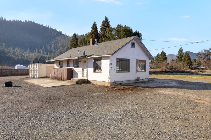 175 Rogue River Hwy, Gold Hill, OR for sale - Building Photo - Image 2 of 14