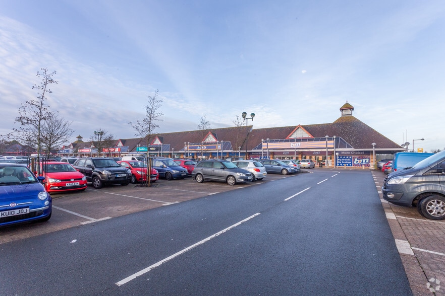 Barnsdale Dr, Milton Keynes for sale - Primary Photo - Image 1 of 1