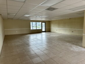 887-903 E Prima Vista Blvd, Port Saint Lucie, FL for lease Building Photo- Image 1 of 5