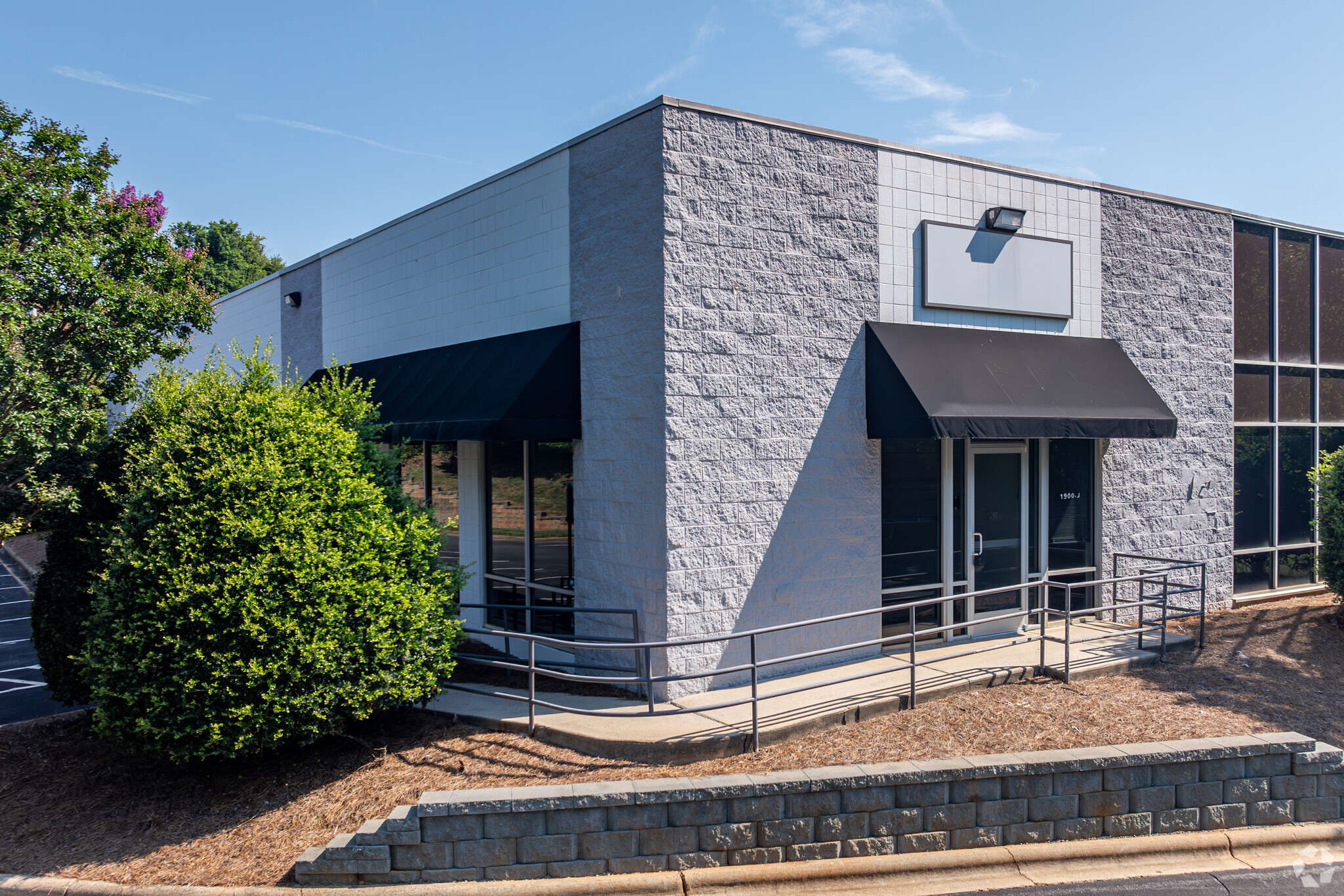 1809 Cross Beam Dr, Charlotte, NC for lease Building Photo- Image 1 of 27