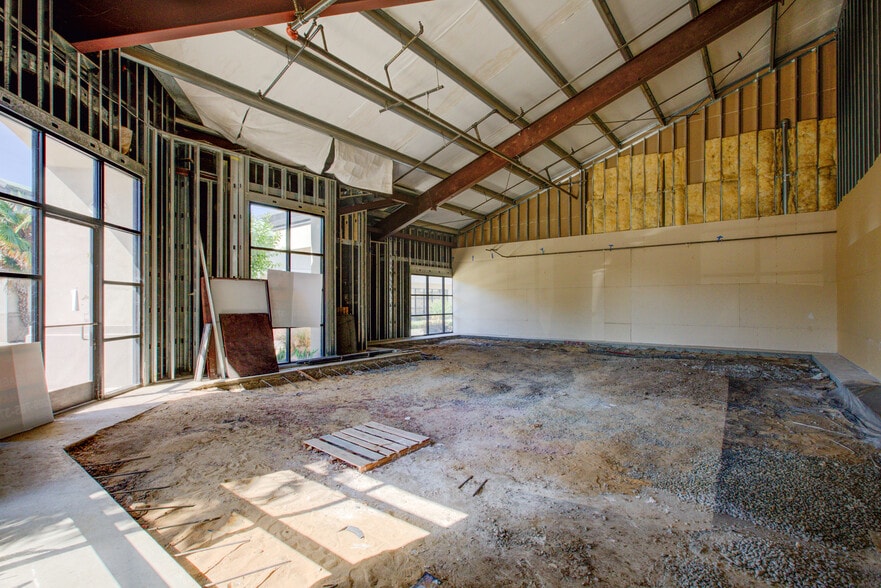 436 E Yosemite Ave ( Suite B&C) portfolio of 2 properties for sale on LoopNet.com - Interior Photo - Image 2 of 24