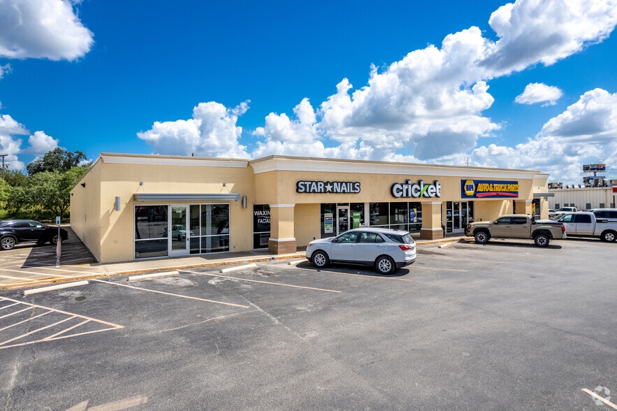 805 W Main St, Kenedy, TX for sale - Building Photo - Image 1 of 1