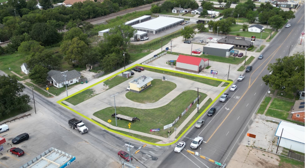 416 E Wise St, Bowie, TX for sale - Building Photo - Image 1 of 4