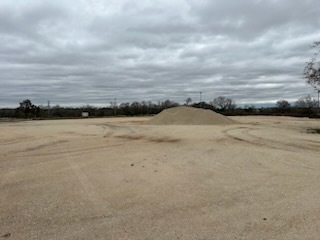 802 W US Highway 87, Stockdale, TX for lease - Building Photo - Image 3 of 10