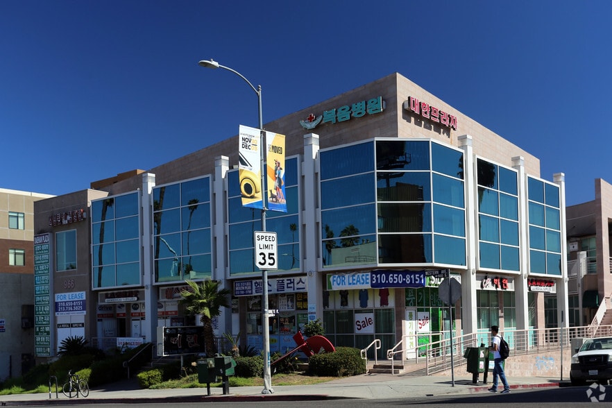 966 S Western Ave, Los Angeles, CA for lease - Primary Photo - Image 1 of 16