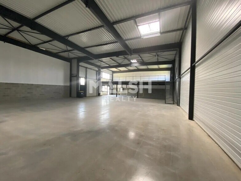 Flex in Frans for lease - Interior Photo - Image 3 of 10