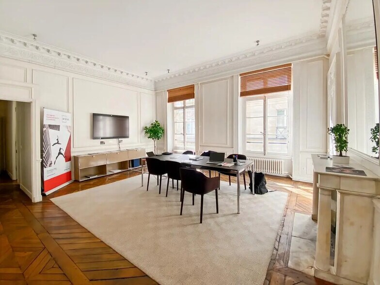 Office in Paris for lease - Building Photo - Image 2 of 8