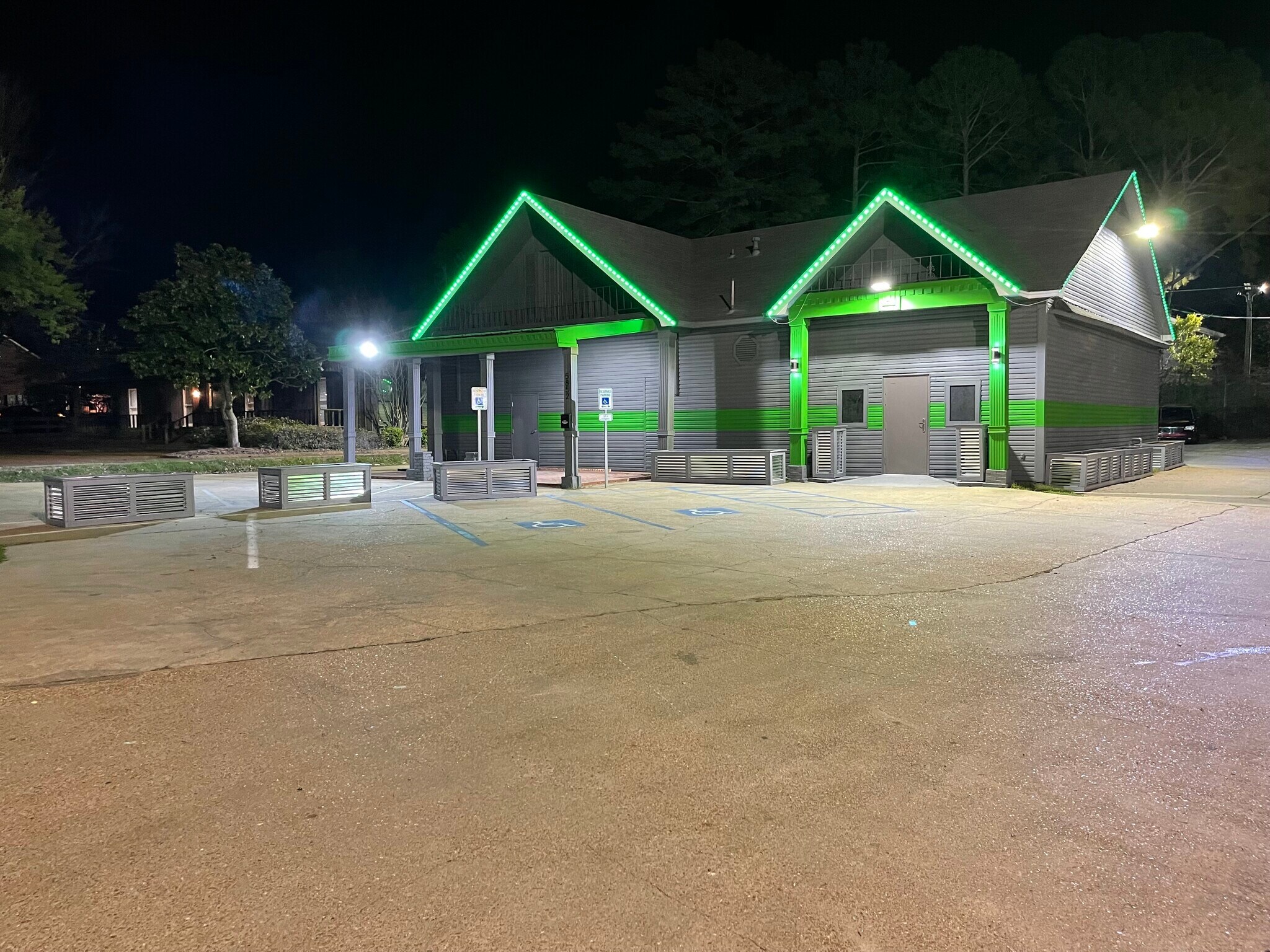 5852 Ridgewood Rd, Jackson, MS for sale Primary Photo- Image 1 of 1