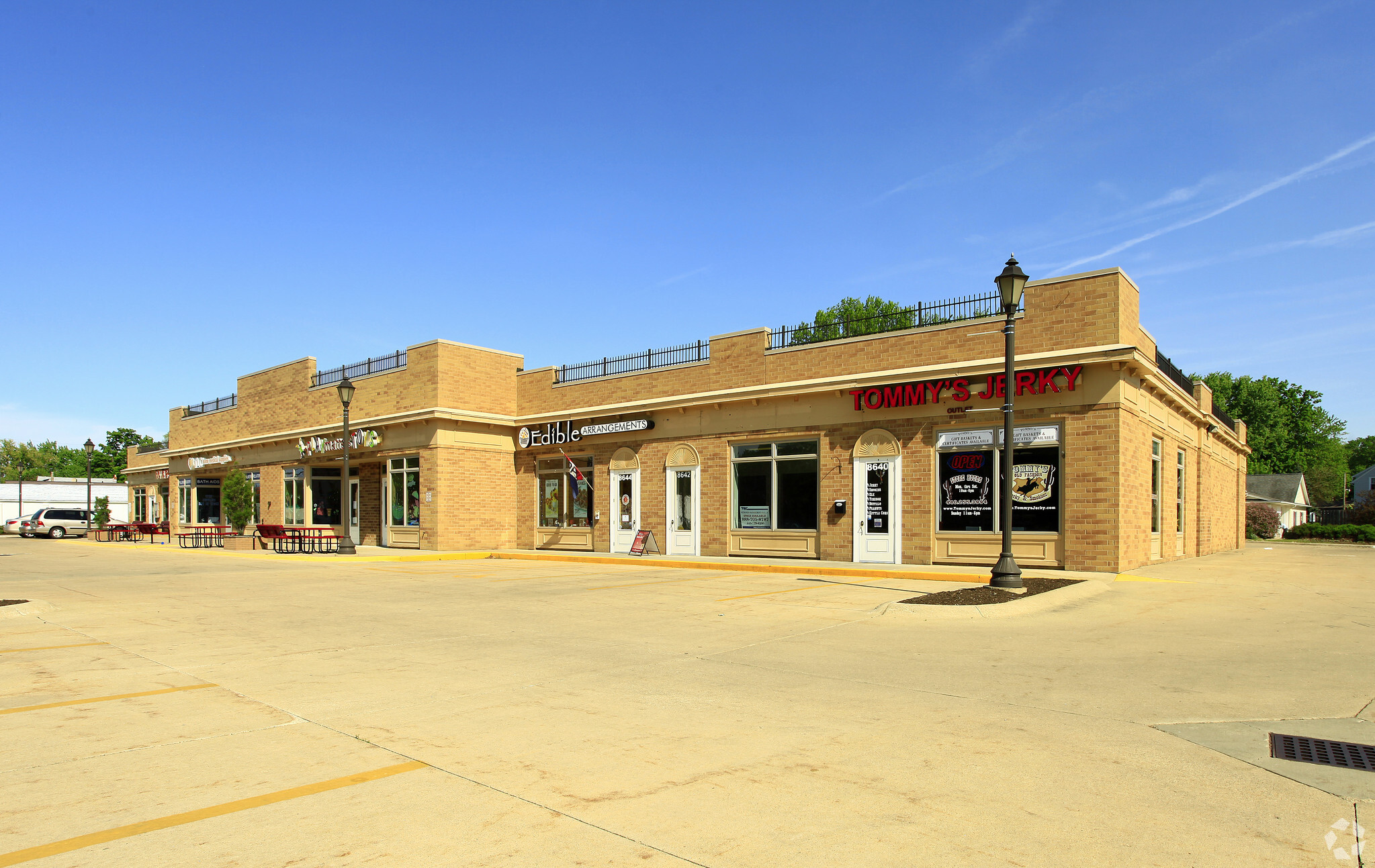 8640-8660 Mentor Ave, Mentor, OH for lease Primary Photo- Image 1 of 4