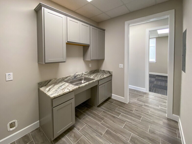 28111 Firethorne, Katy, TX for lease - Interior Photo - Image 2 of 5