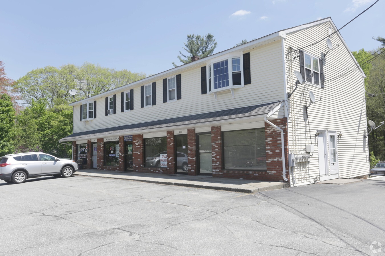 342350 Providence Rd, Whitinsville, MA 01588