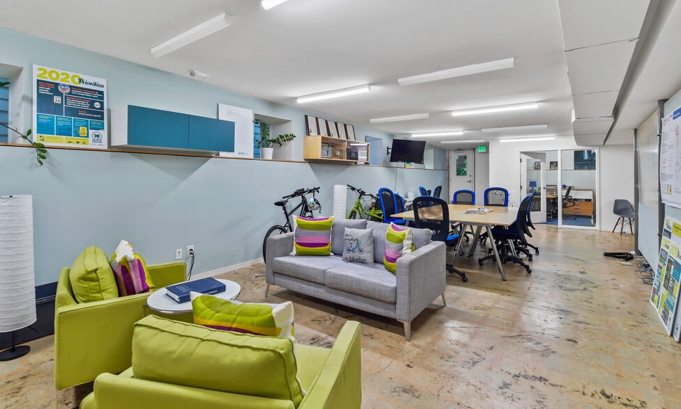 889 Wylie St SE, Atlanta, GA for sale - Interior Photo - Image 3 of 21