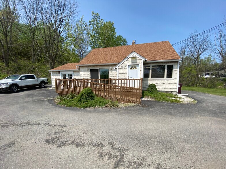 1387 Crescent Vischer Ferry Rd, Clifton Park, NY 12065