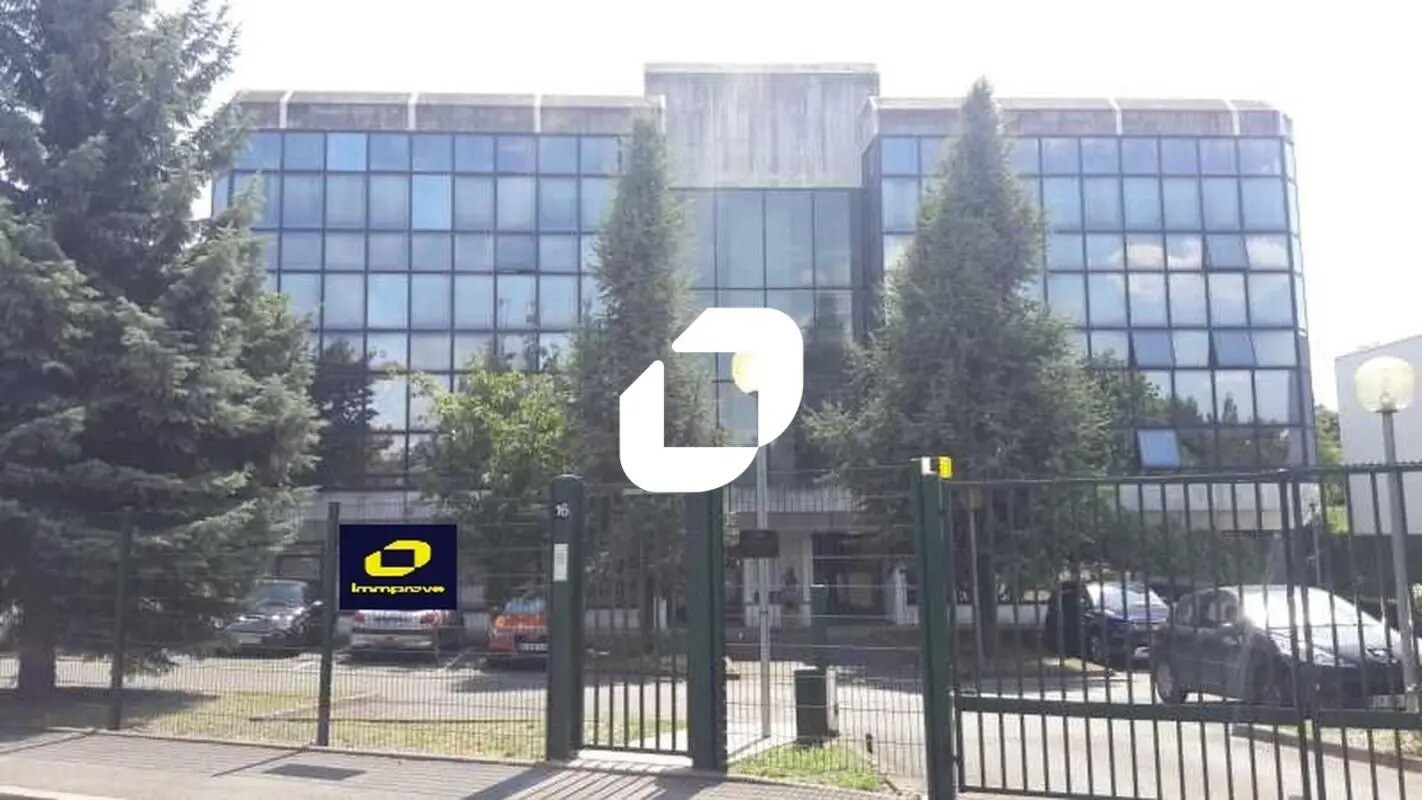 Office in Créteil for lease Building Photo- Image 1 of 2