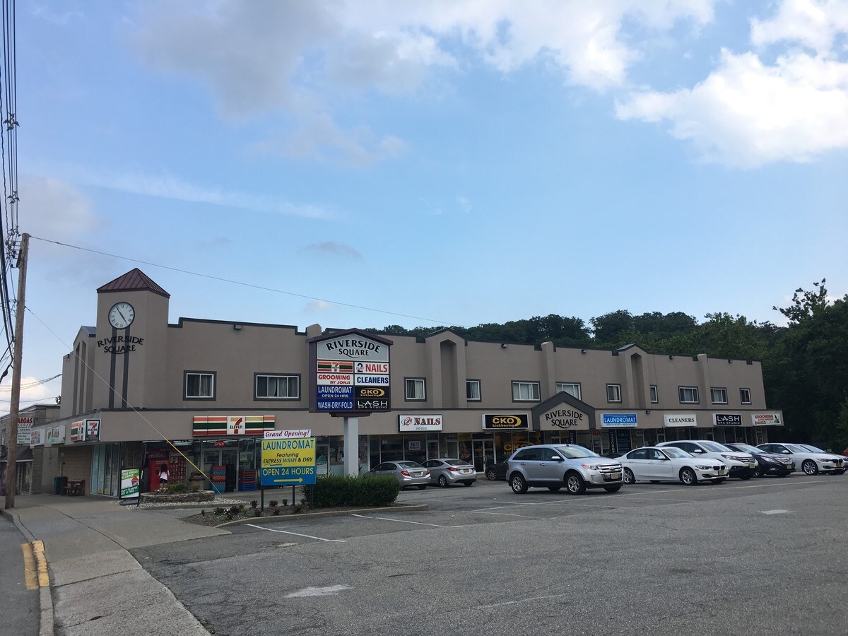 214 Riverside Sq, Bloomingdale, NJ 07403 Riverside Square