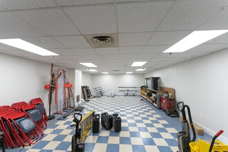 1 Racquet Ln, Monroeville, PA for lease Interior Photo- Image 2 of 12