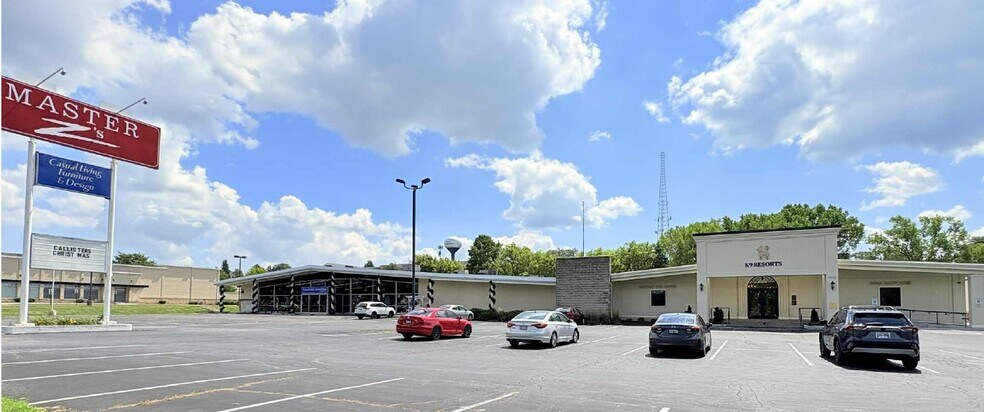 19233-19255 W Bluemound Rd, Brookfield, WI for lease - Primary Photo - Image 1 of 5