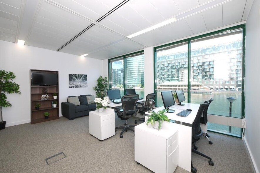 Muirfield Crescent, London for lease - Interior Photo - Image 2 of 87