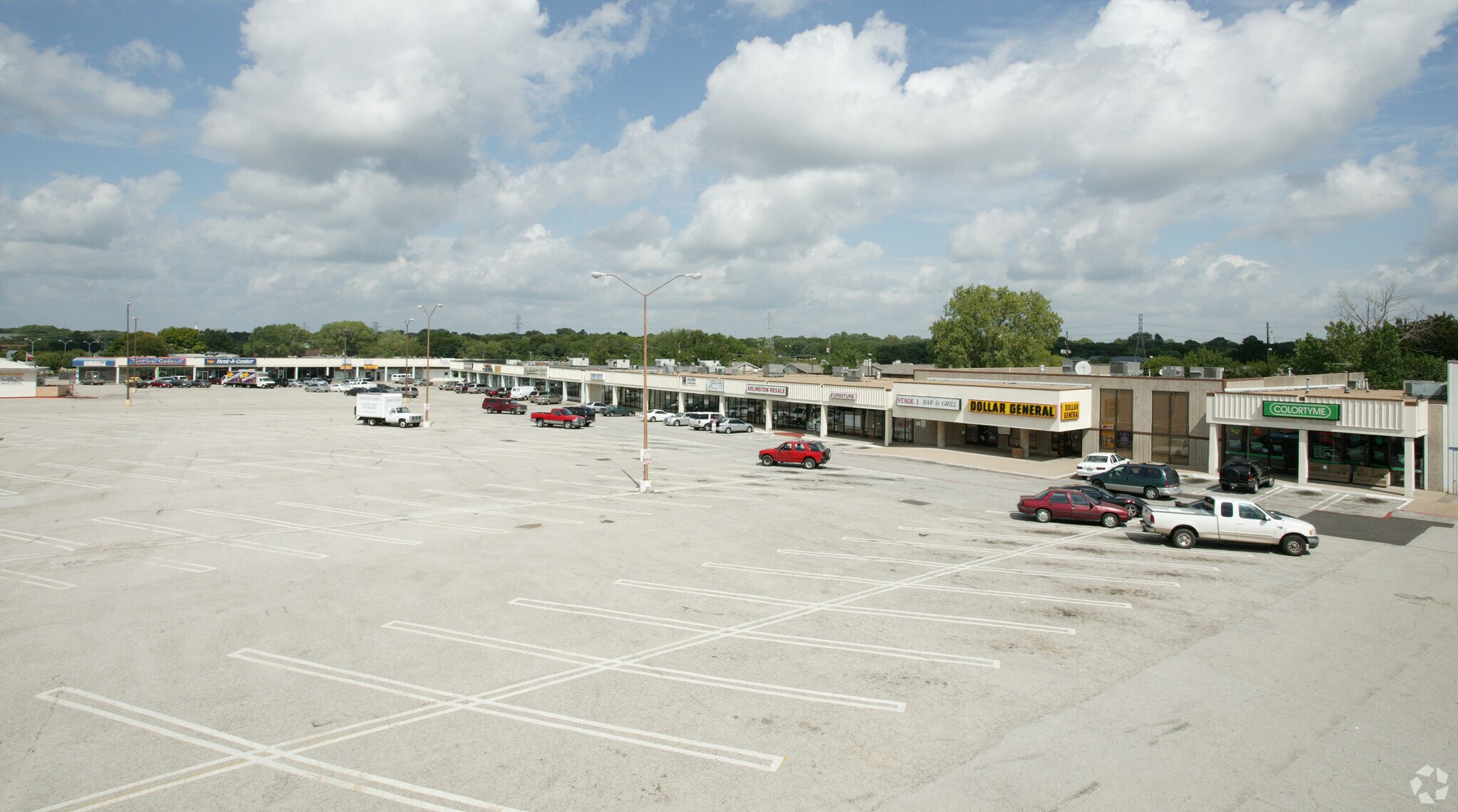 903-943 W Pioneer Pky, Arlington, TX for lease Building Photo- Image 1 of 6