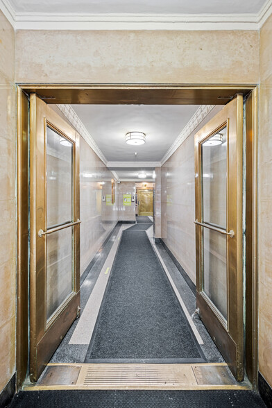 227-229 W 29th St, New York, NY for lease - Interior Photo - Image 2 of 4