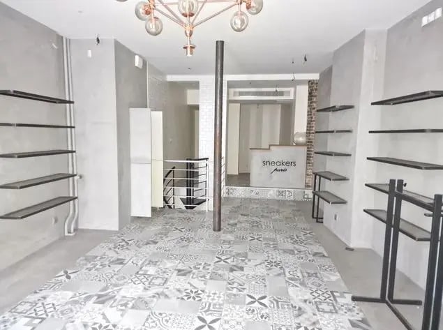 Retail in Paris for lease Interior Photo- Image 1 of 4