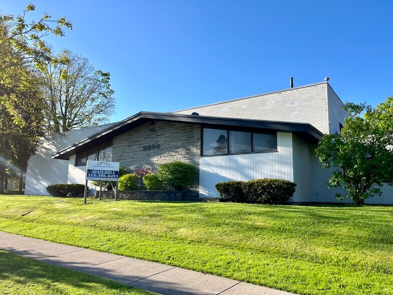 2200 E Genesee St, Syracuse, NY for sale - Building Photo - Image 1 of 1