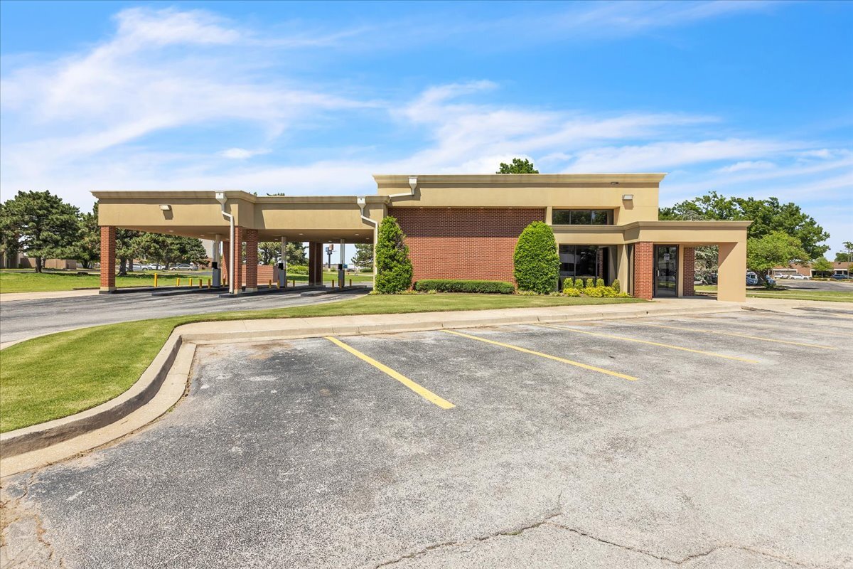 809 Cornell Pky, Oklahoma City, OK for lease Building Photo- Image 1 of 28