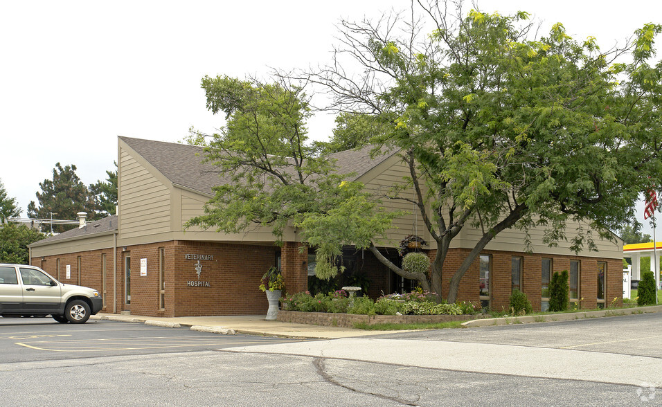 14815-14847 Clayton Rd, Chesterfield, MO for lease - Primary Photo - Image 1 of 5