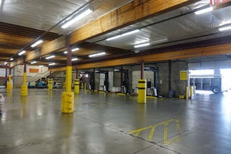 6800 N Cutter Cir, Portland, OR for lease Interior Photo- Image 1 of 7