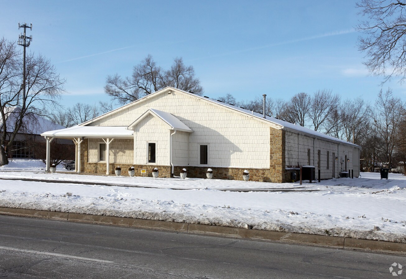 1000 N State Road 135, Greenwood, IN 46142