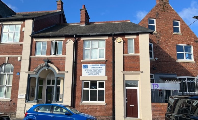 2 Dinsdale Pl, Newcastle Upon Tyne for sale - Primary Photo - Image 1 of 1