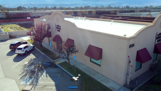 2725 16th St, Bakersfield, CA for lease - Building Photo - Image 1 of 14