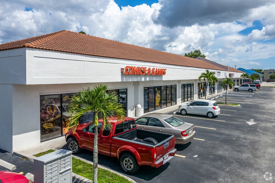 311 Del Prado Blvd, Cape Coral, FL for lease - Building Photo - Image 1 of 7