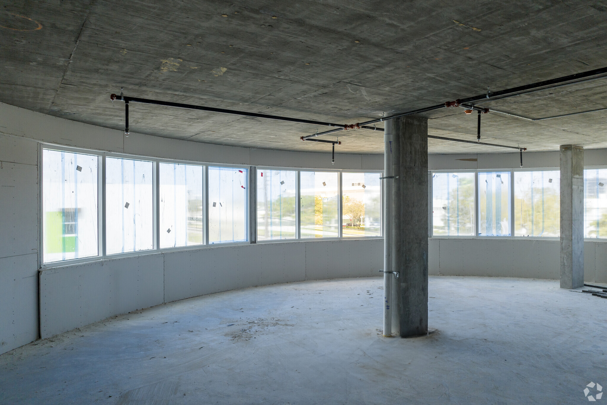 504-512 NW 1st Ave, Hallandale Beach, FL for lease Interior Photo- Image 1 of 4