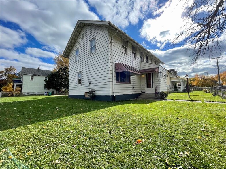 497 24th, Niagara Falls, NY for sale - Primary Photo - Image 1 of 6