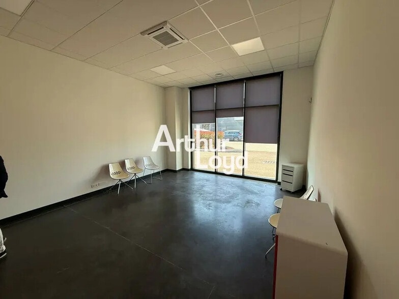Flex in Fréjus for lease - Interior Photo - Image 2 of 10