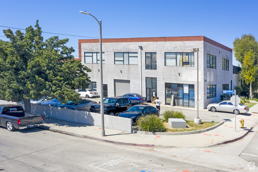 21000 Osborne St, Canoga Park, CA for lease - Primary Photo - Image 1 of 6