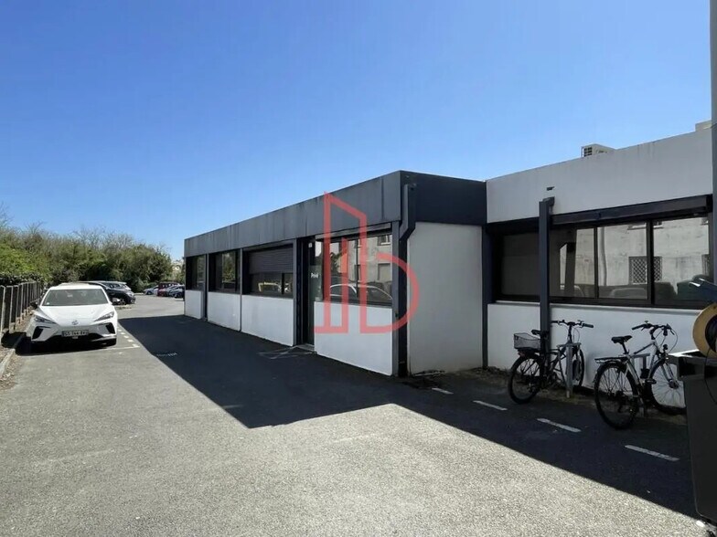 Office in Talence for lease - Building Photo - Image 2 of 6