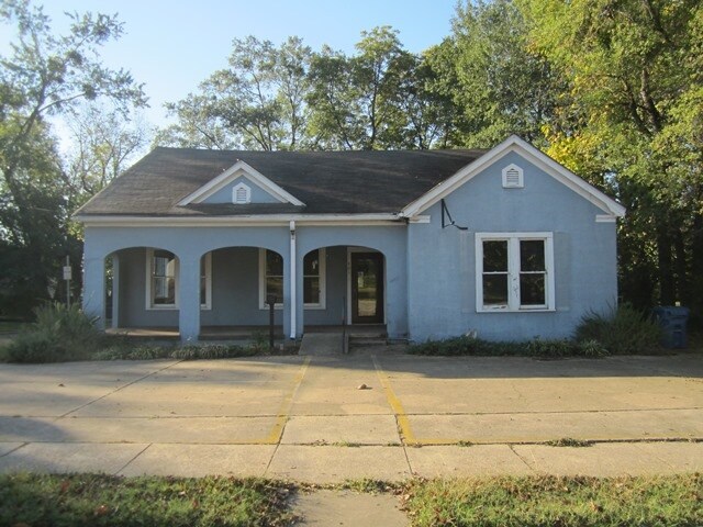 401 W 1st St, Mount Pleasant, TX for sale - Primary Photo - Image 1 of 1