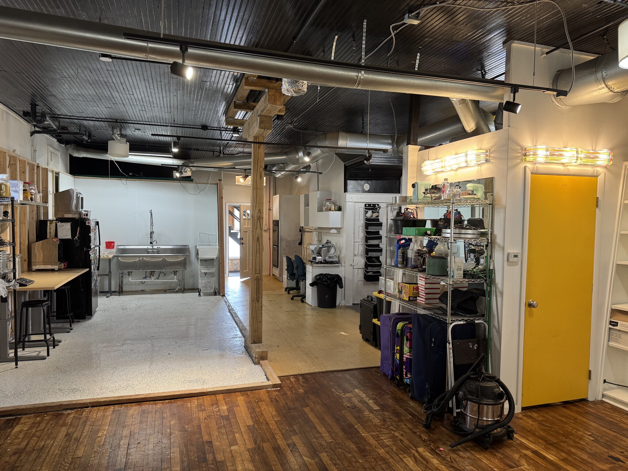 81 N Mill St, Kansas City, KS for lease Interior Photo- Image 1 of 23