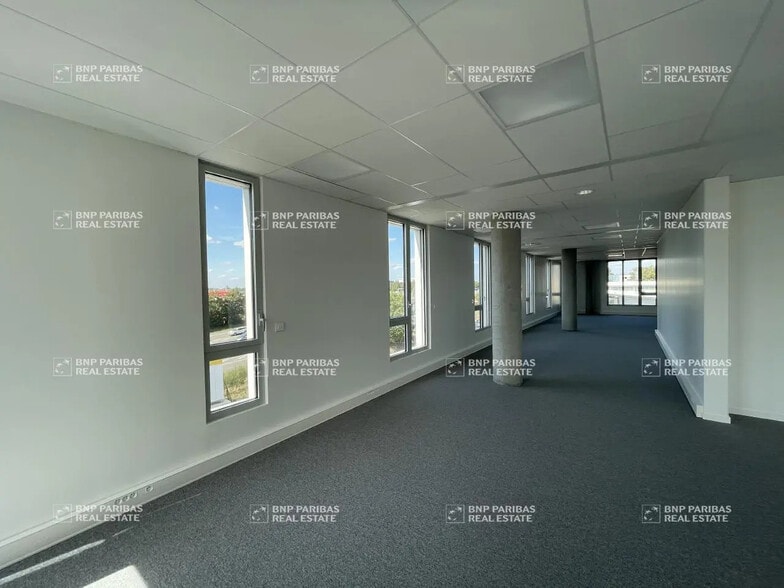 4 Rue Duguay Trouin, Saint-Herblain for lease - Building Photo - Image 3 of 14