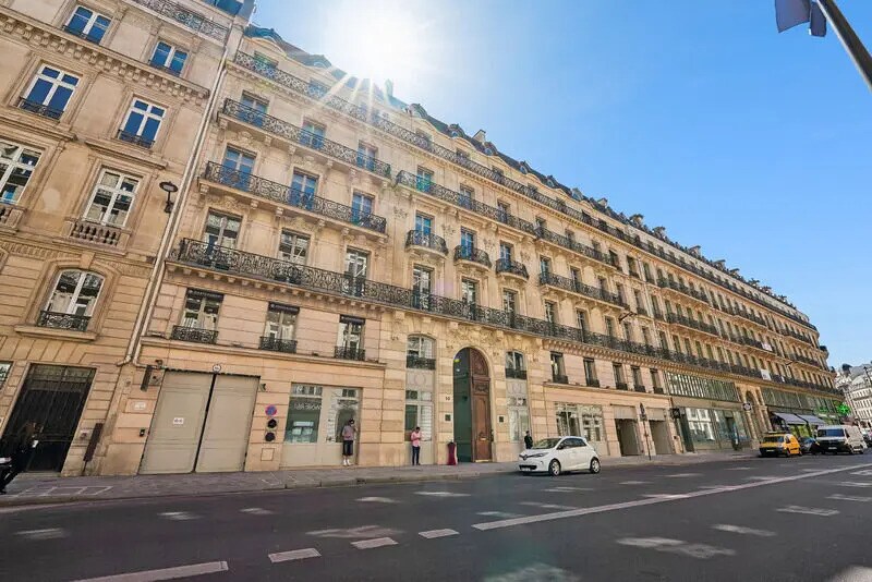 Location Bureaux 441 m² - Photo 1