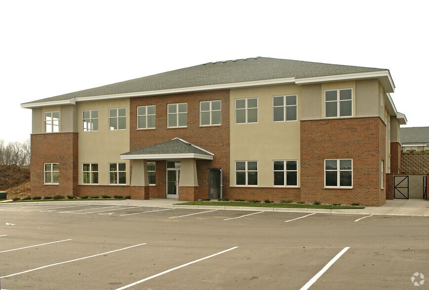 1575 Thomas Center Dr, Eagan, MN for sale - Building Photo - Image 2 of 3