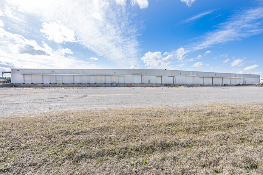 942 W Park Dr, Selma, AL for lease - Building Photo - Image 3 of 19