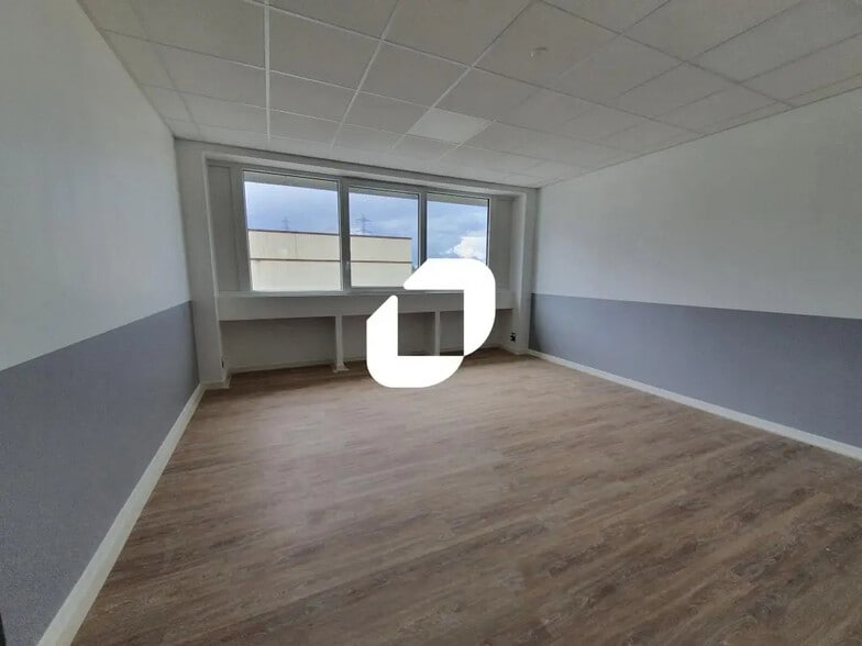 Office in Rosny-sous-Bois for lease - Interior Photo - Image 1 of 2