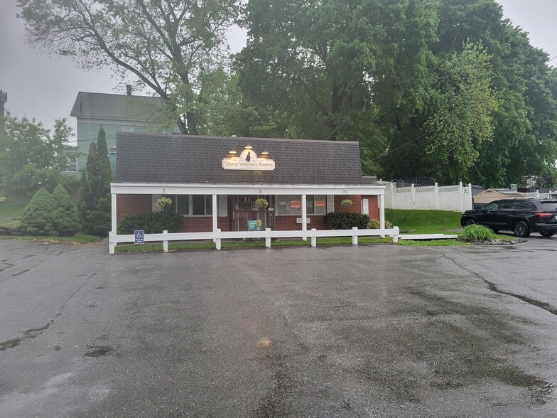 220 Brook St, Clinton, MA for sale - Primary Photo - Image 1 of 8