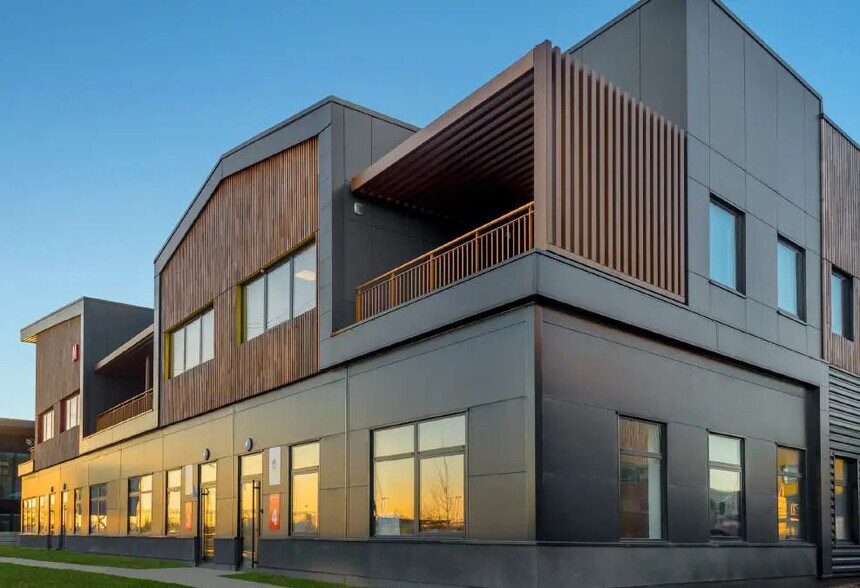 Industrial in Louvres for lease - Building Photo - Image 3 of 21