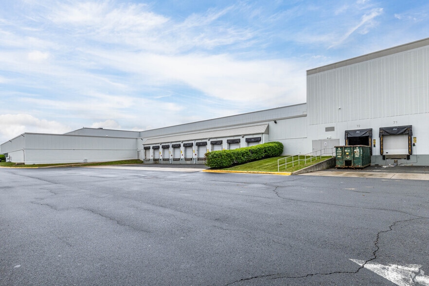 200 Docks Corner Rd, South Brunswick, NJ for lease - Building Photo - Image 2 of 19