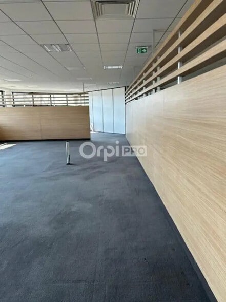 Office in Reims for lease - Interior Photo - Image 3 of 12