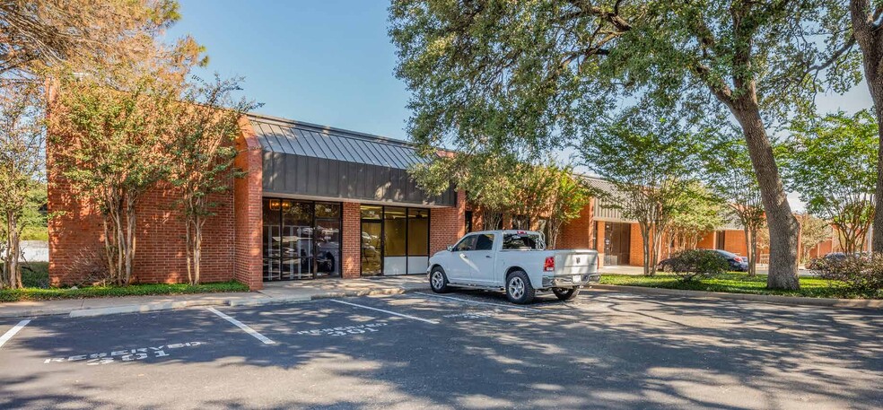 13581 Pond Springs Rd, Austin, TX for lease - Building Photo - Image 1 of 5